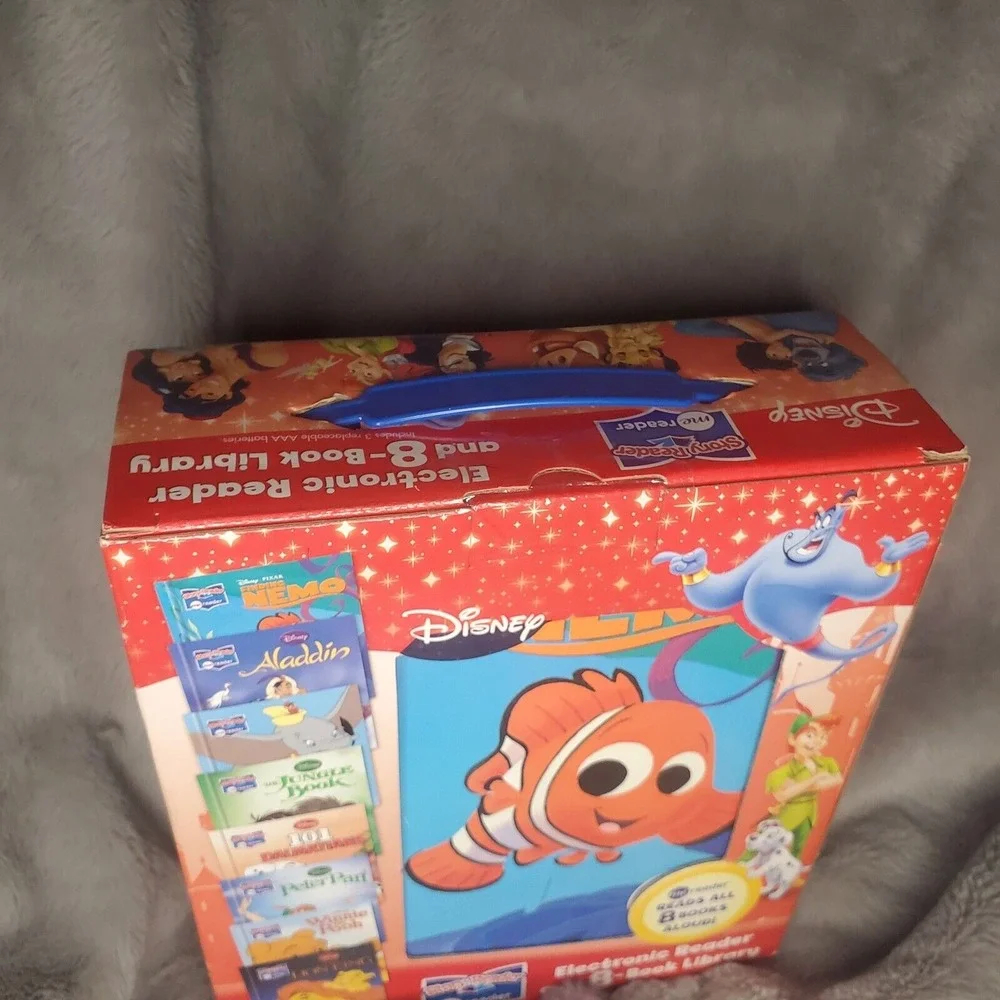 NEW Disney Favorite Electronic Story Me Reader & 8 Book Library Dora Winnie 101‎